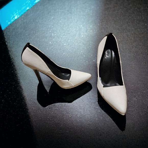 Qupid Black and White Stiletto Heels Size 9 - Picture 1 of 5